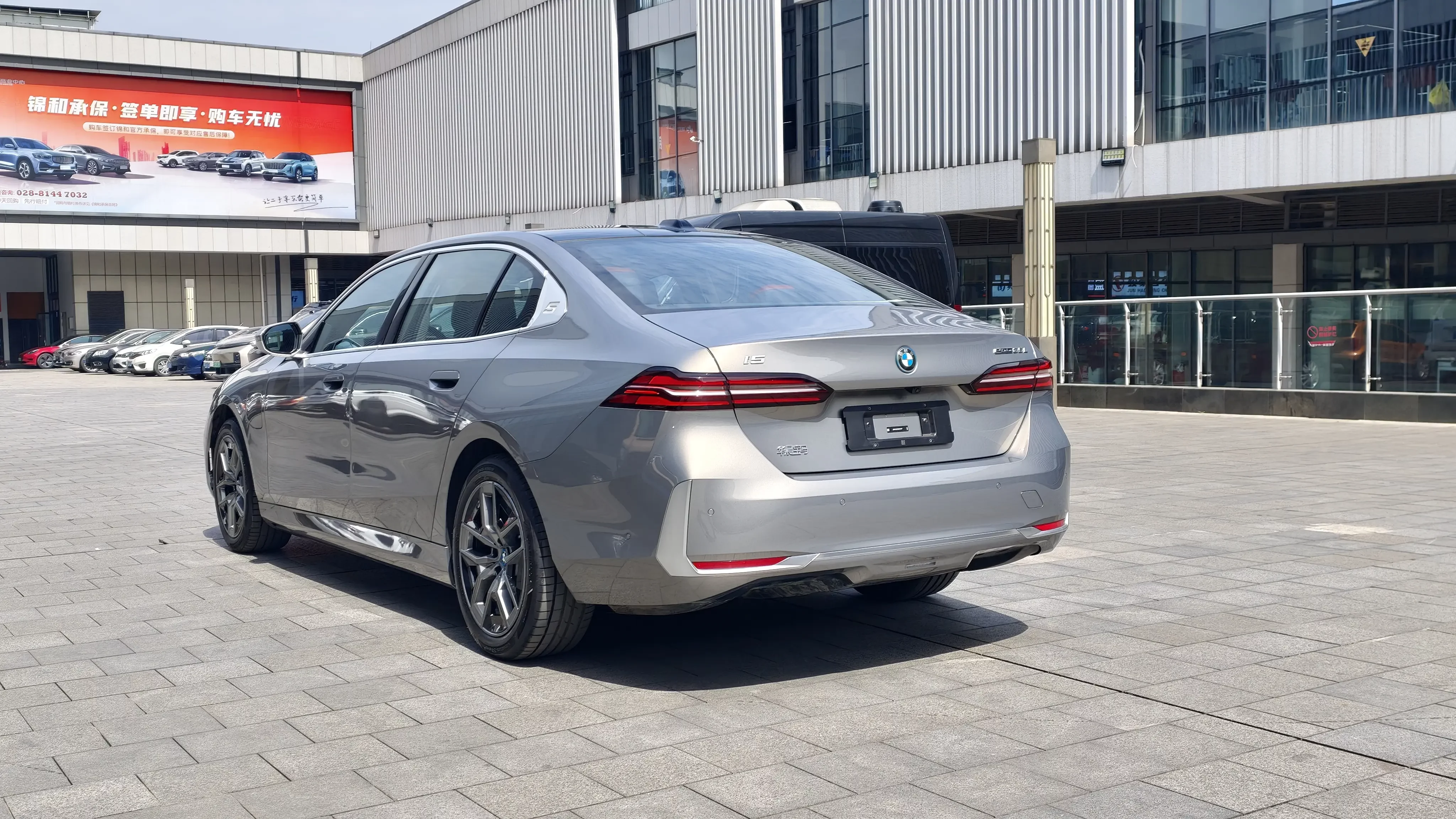 BMW i5