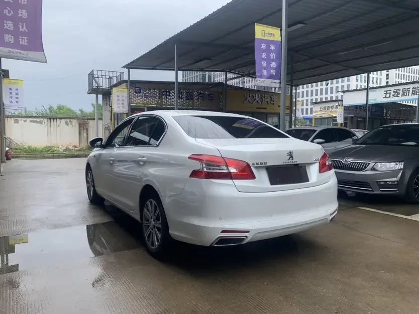 Peugeot 408
