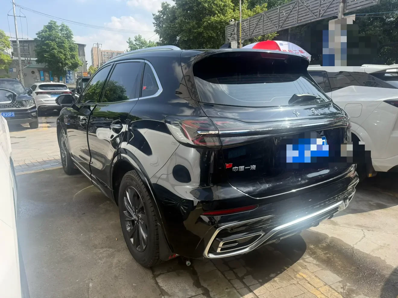 Hongqi HS5