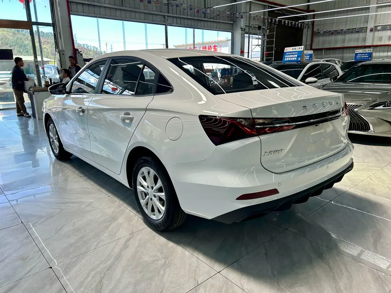 Roewe i5