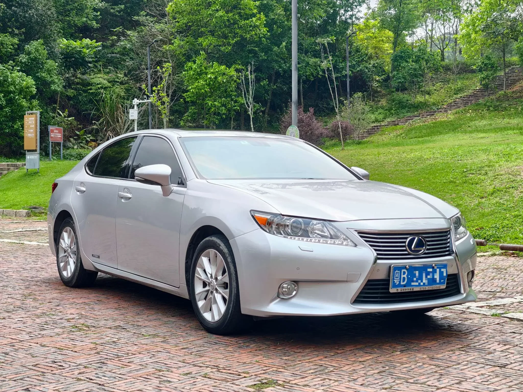 Lexus ES