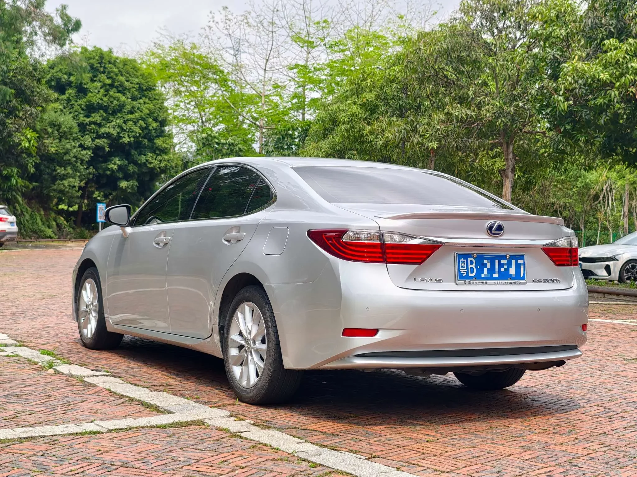 Lexus ES