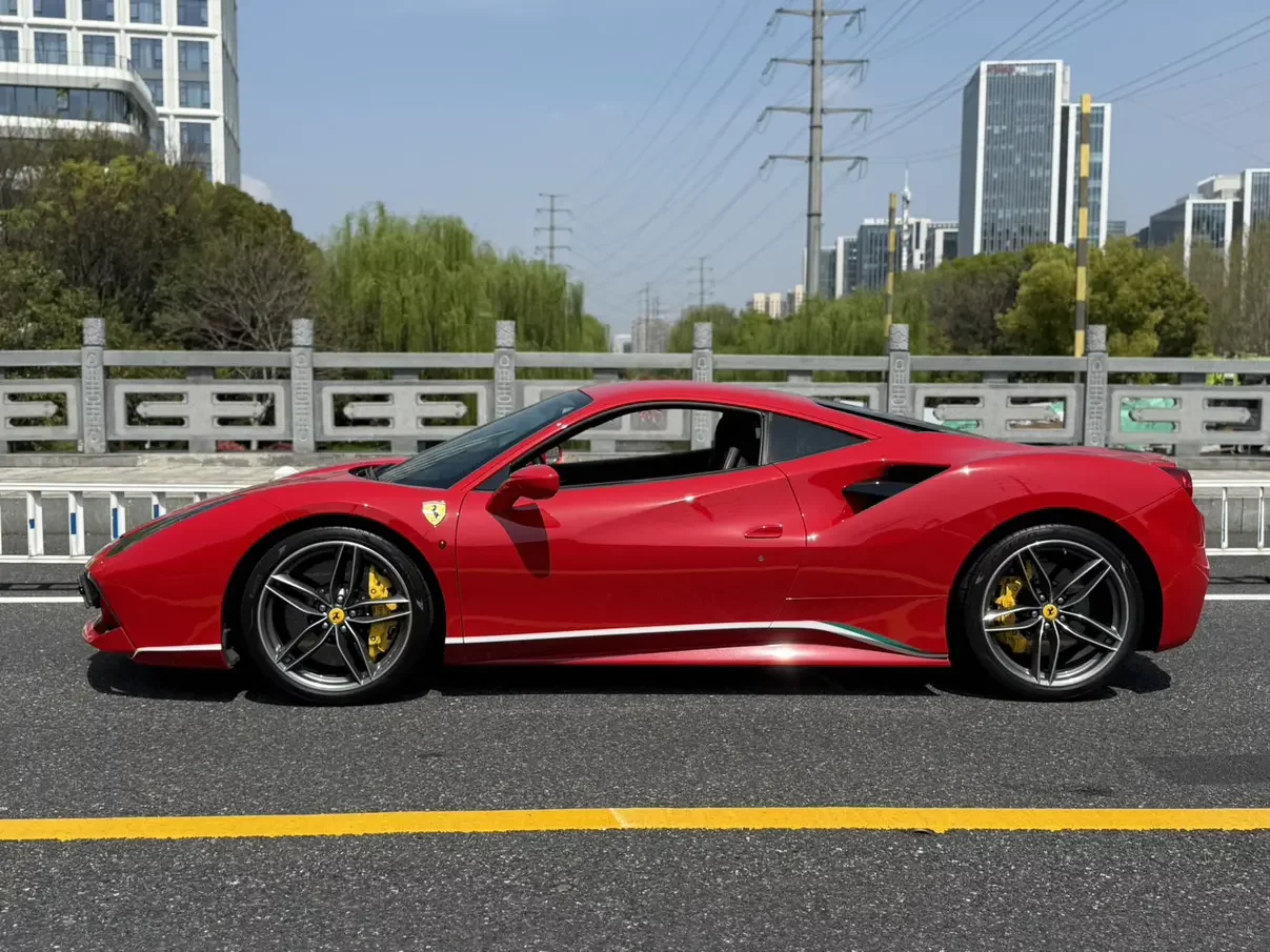 Ferrari 488