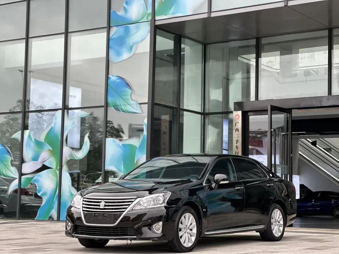 Toyota crown