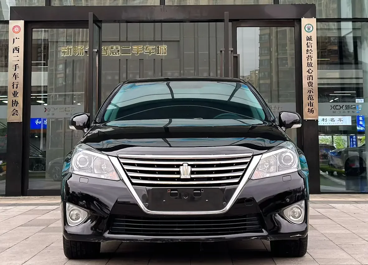 Toyota crown