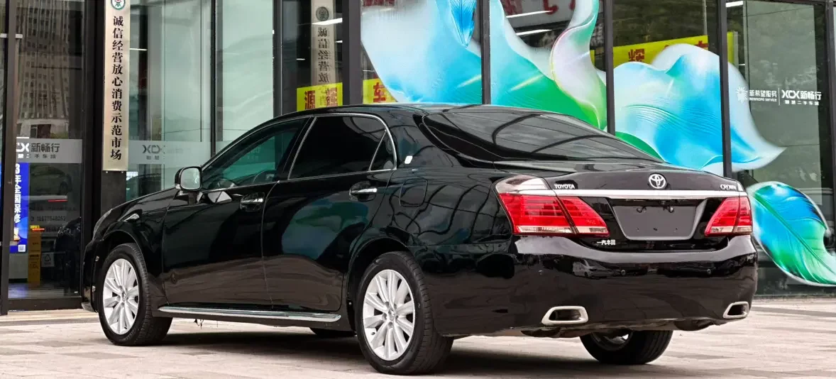 Toyota crown