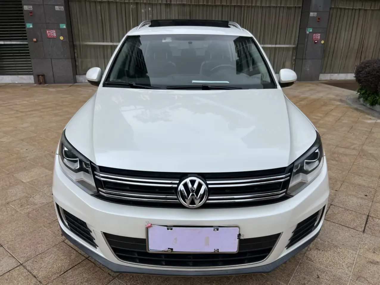 Volkswagen Tiguan (Tharu)