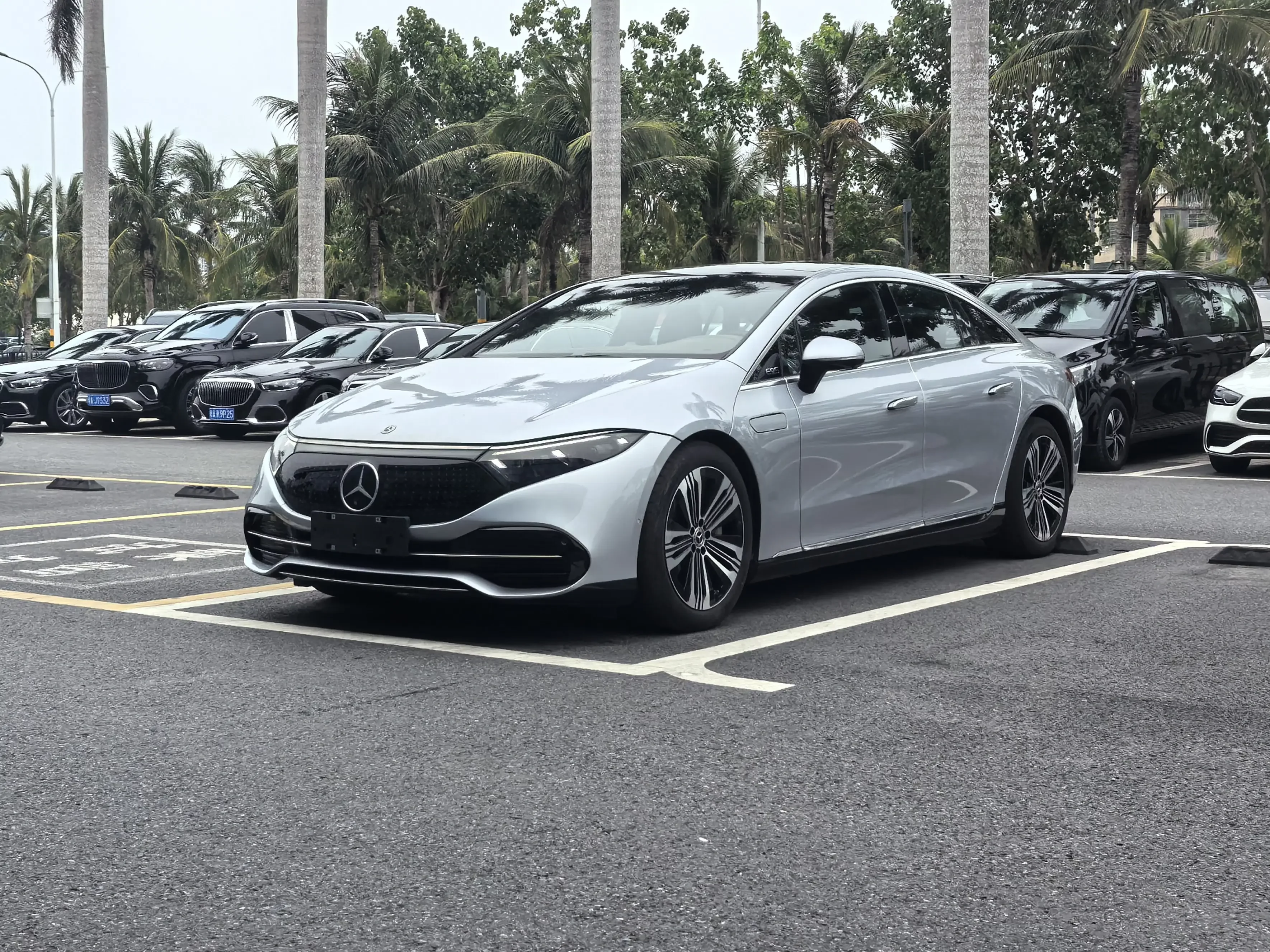 Mercedes-Benz EQS