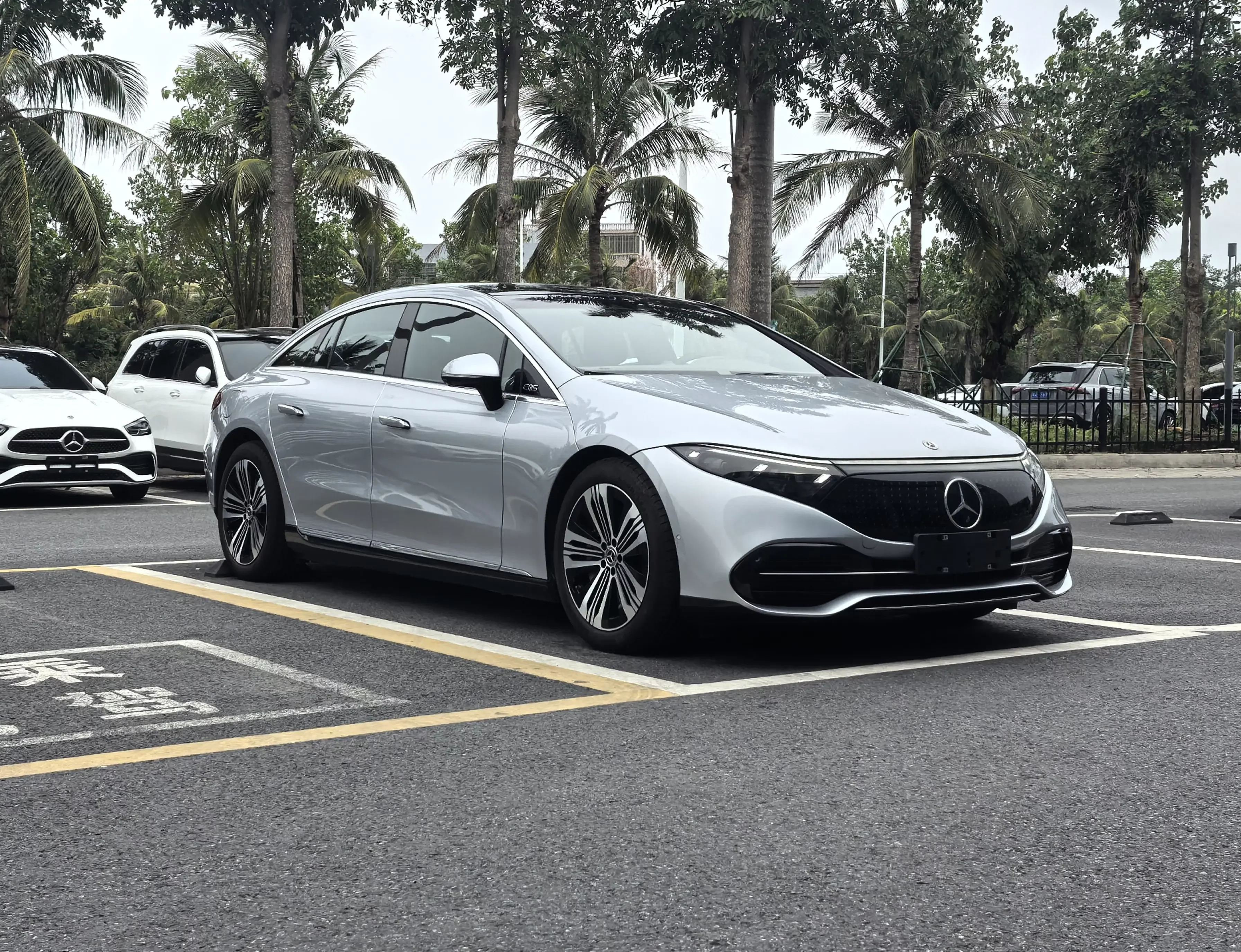 Mercedes-Benz EQS