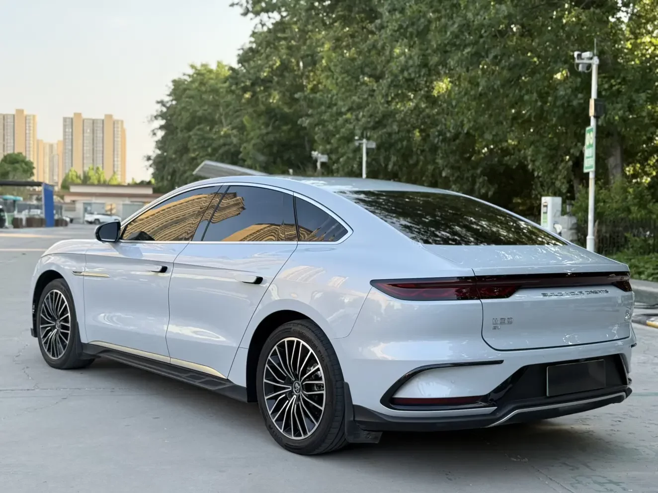 BYD Han EV