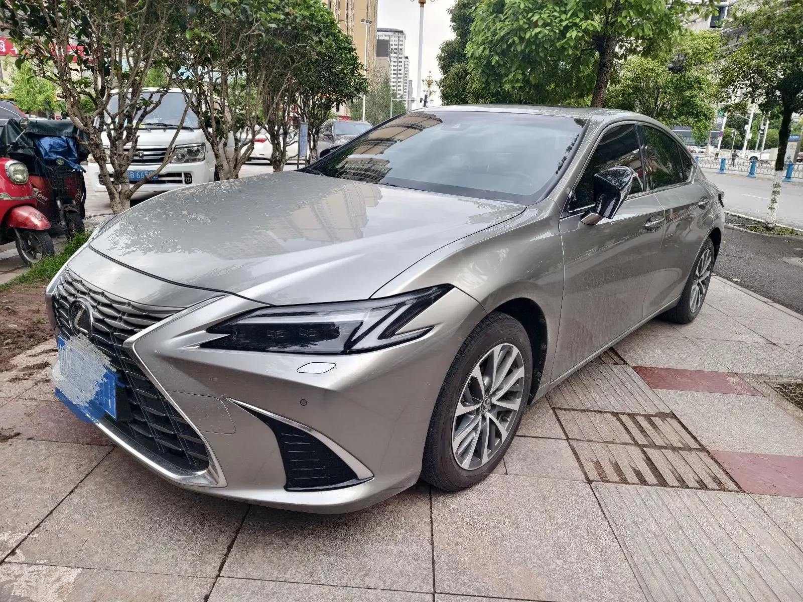 Lexus ES