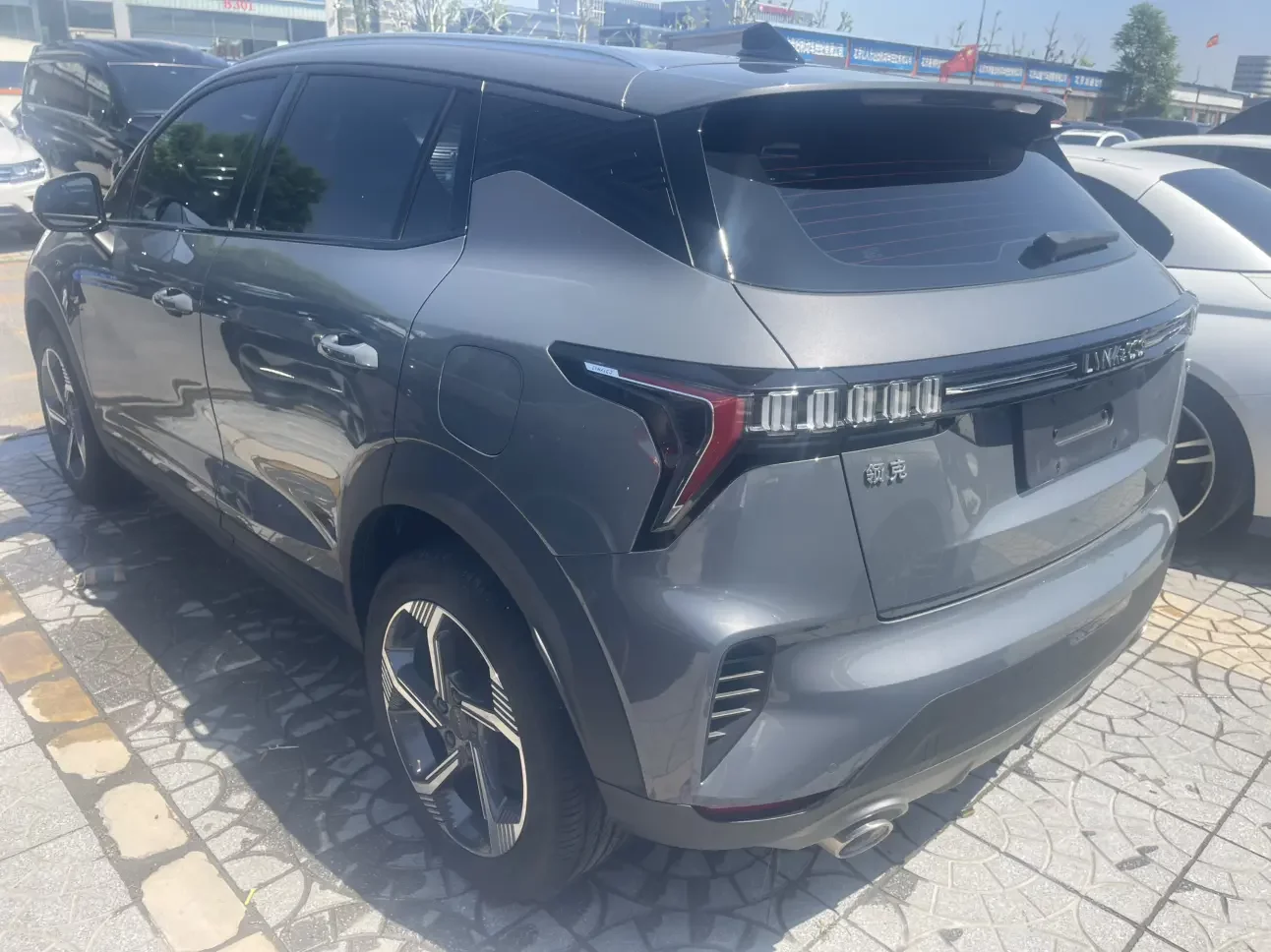 Lynk & Co 06