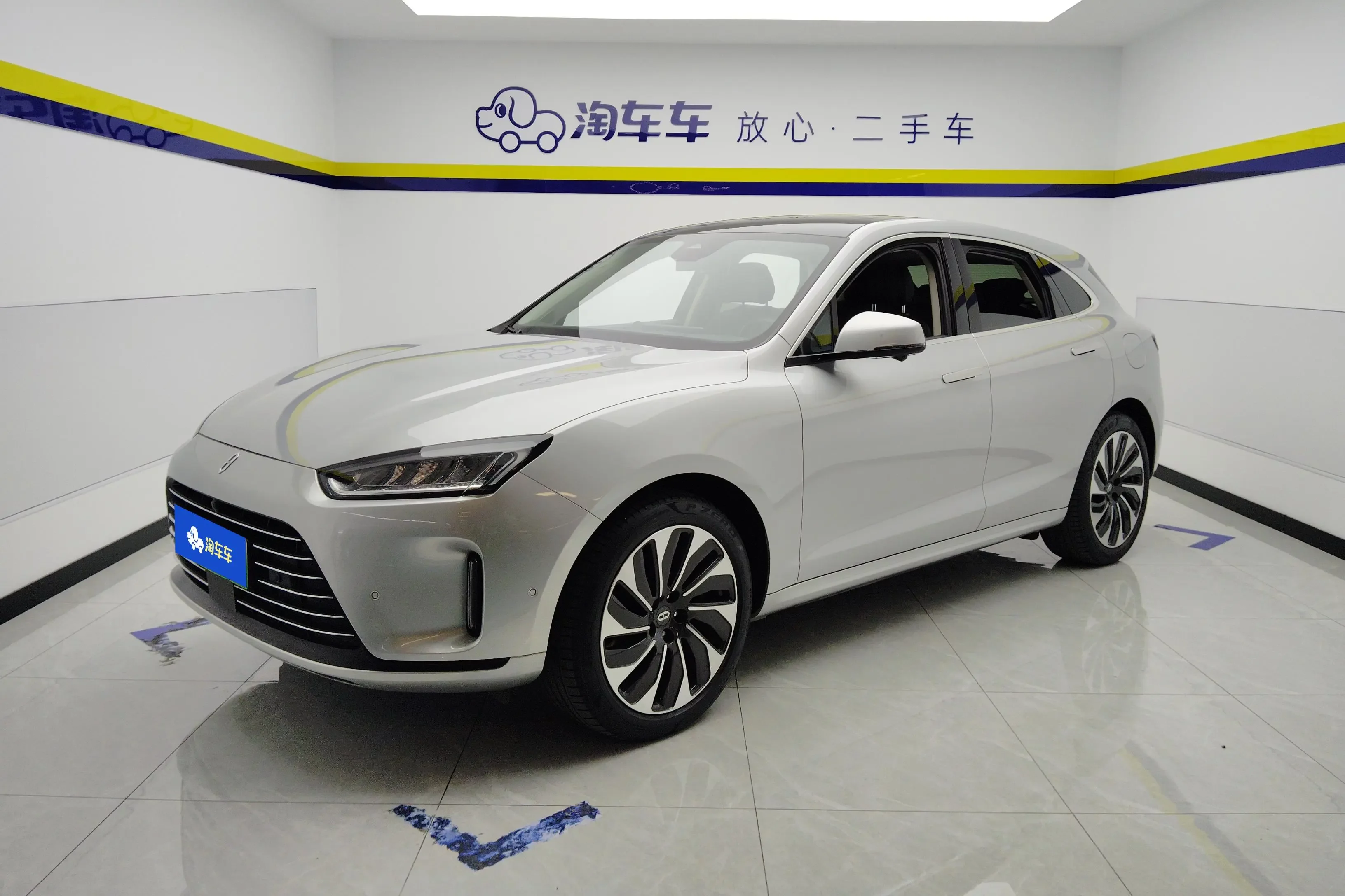 AITO M5 (Wenjie M5)  из Китая