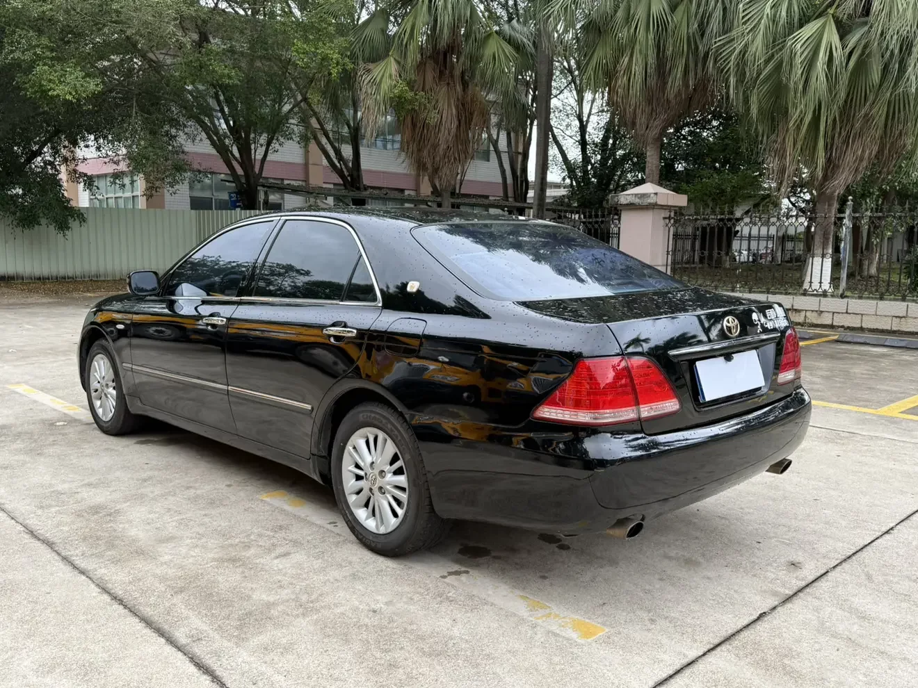 Toyota crown