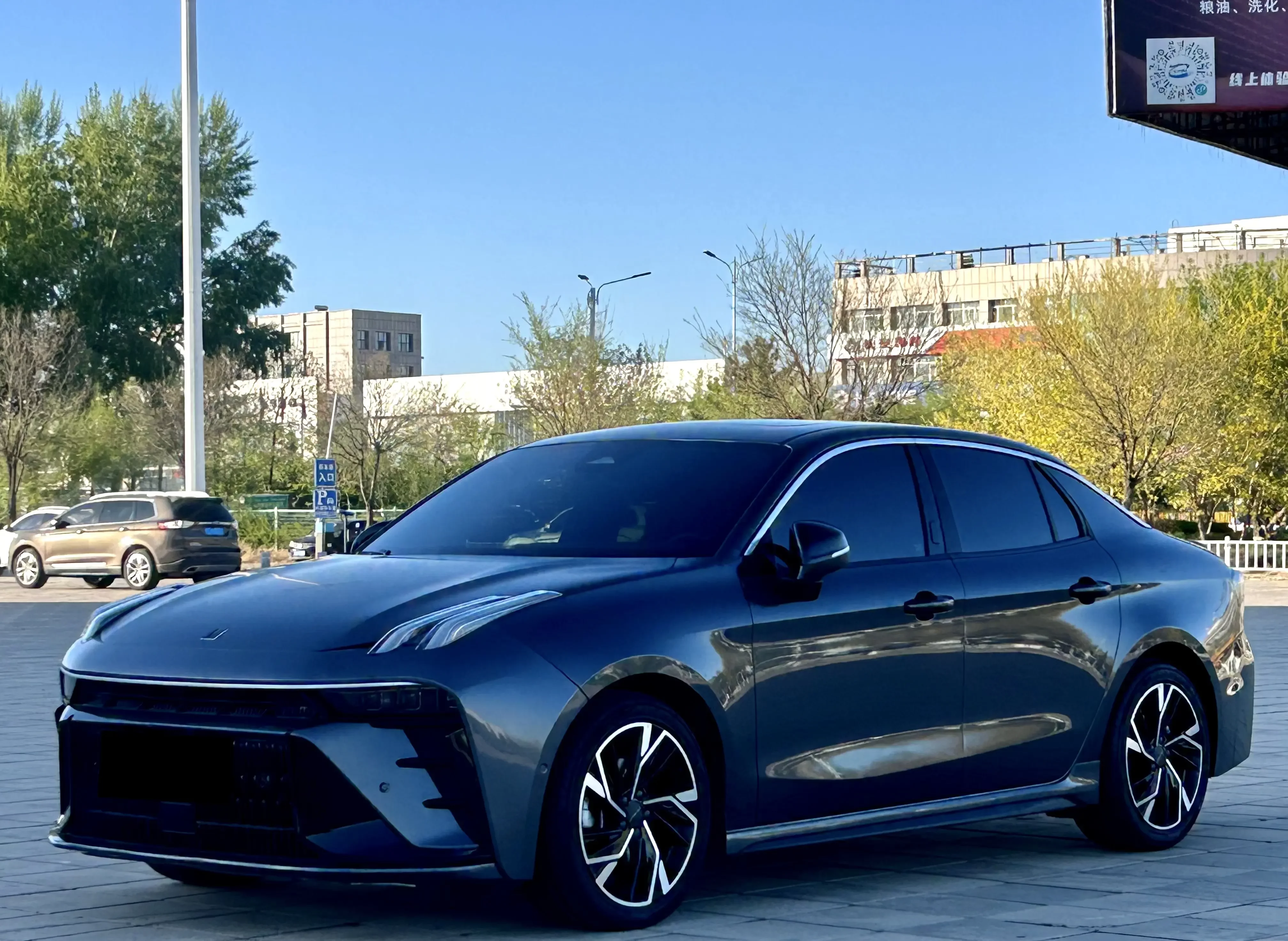 Lynk & Co 03