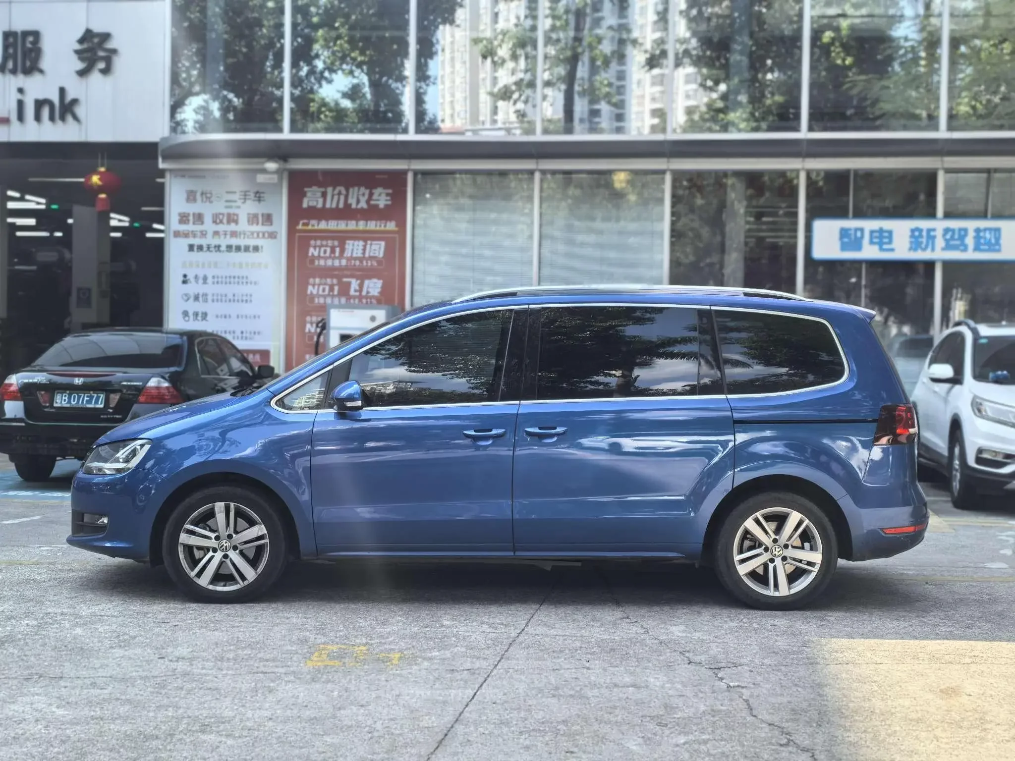 Volkswagen Sharon