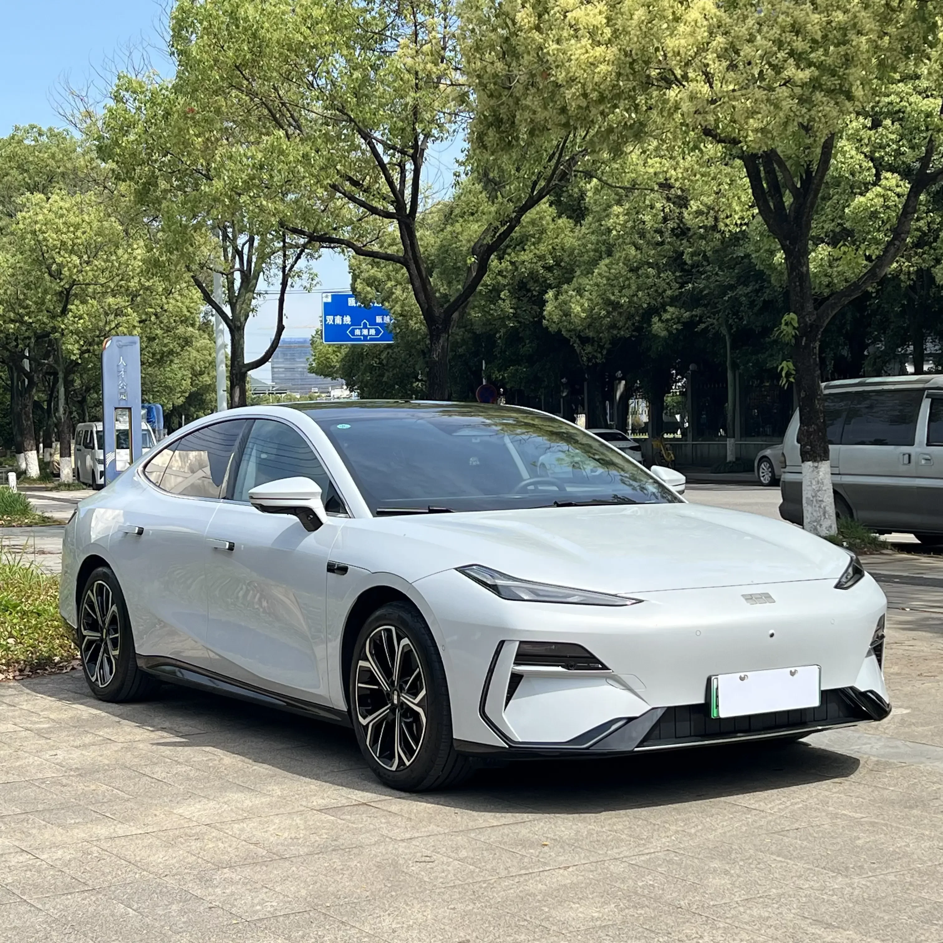 Geely Galaxy E8