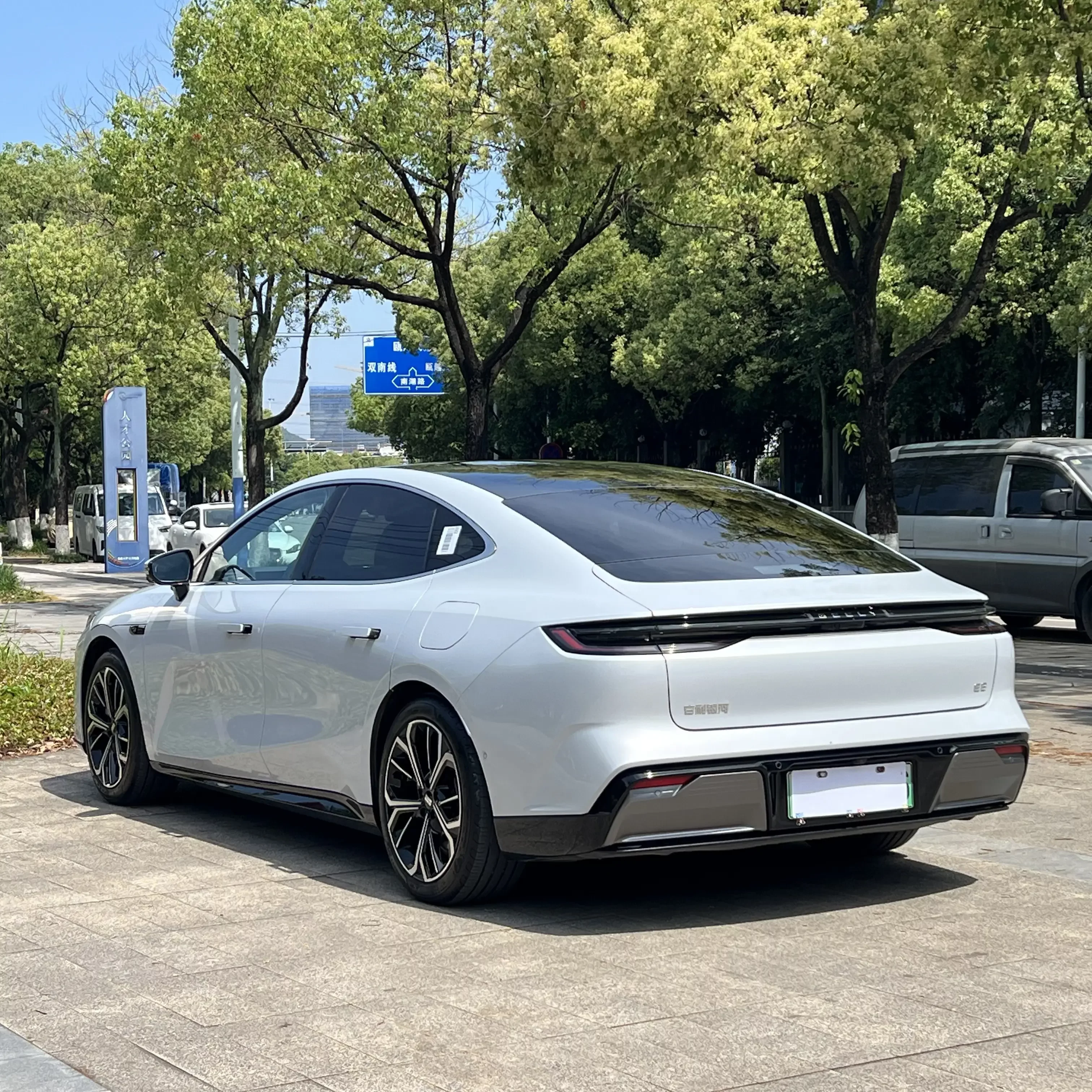 Geely Galaxy E8
