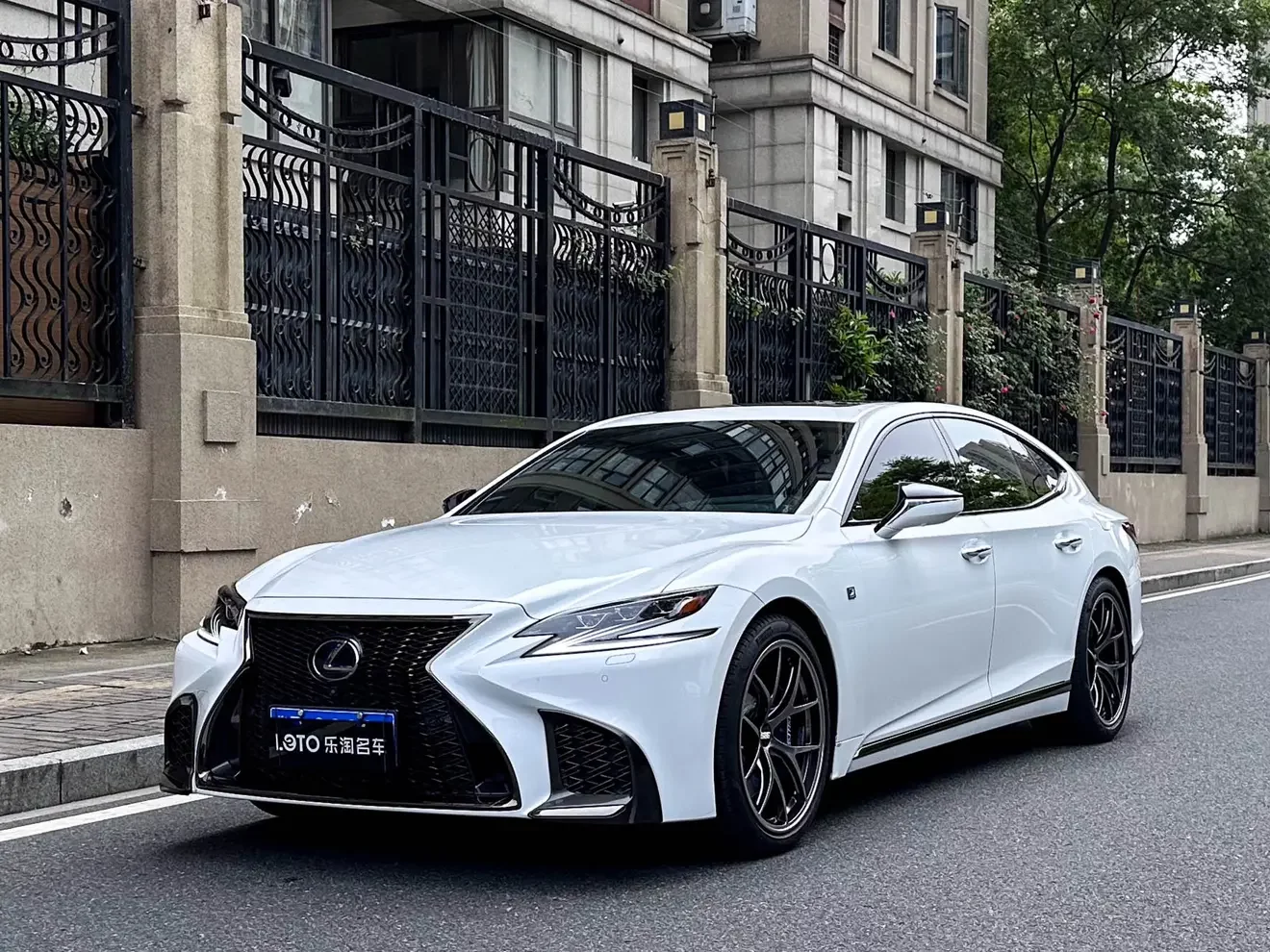 Lexus LS
