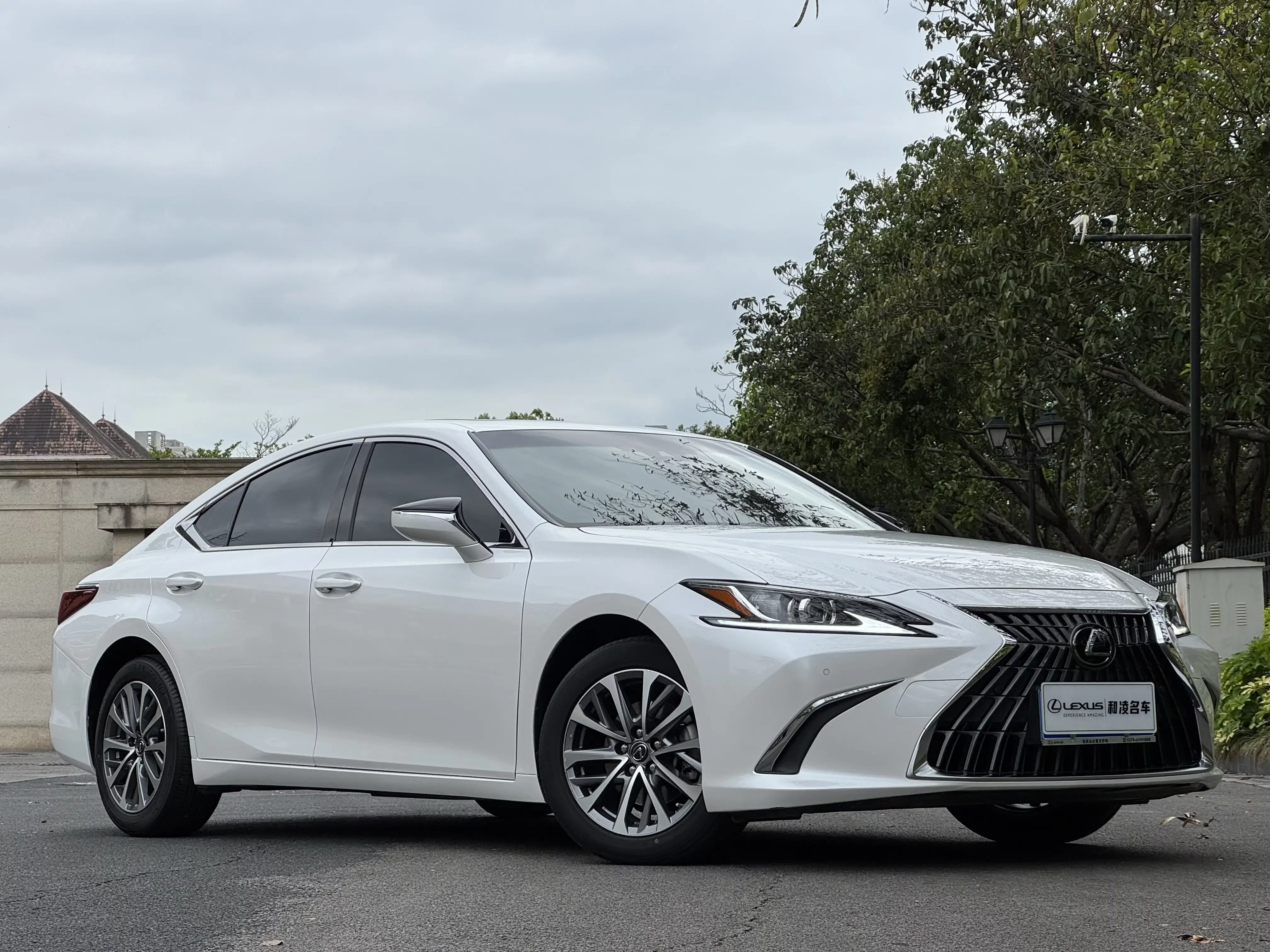 Lexus ES