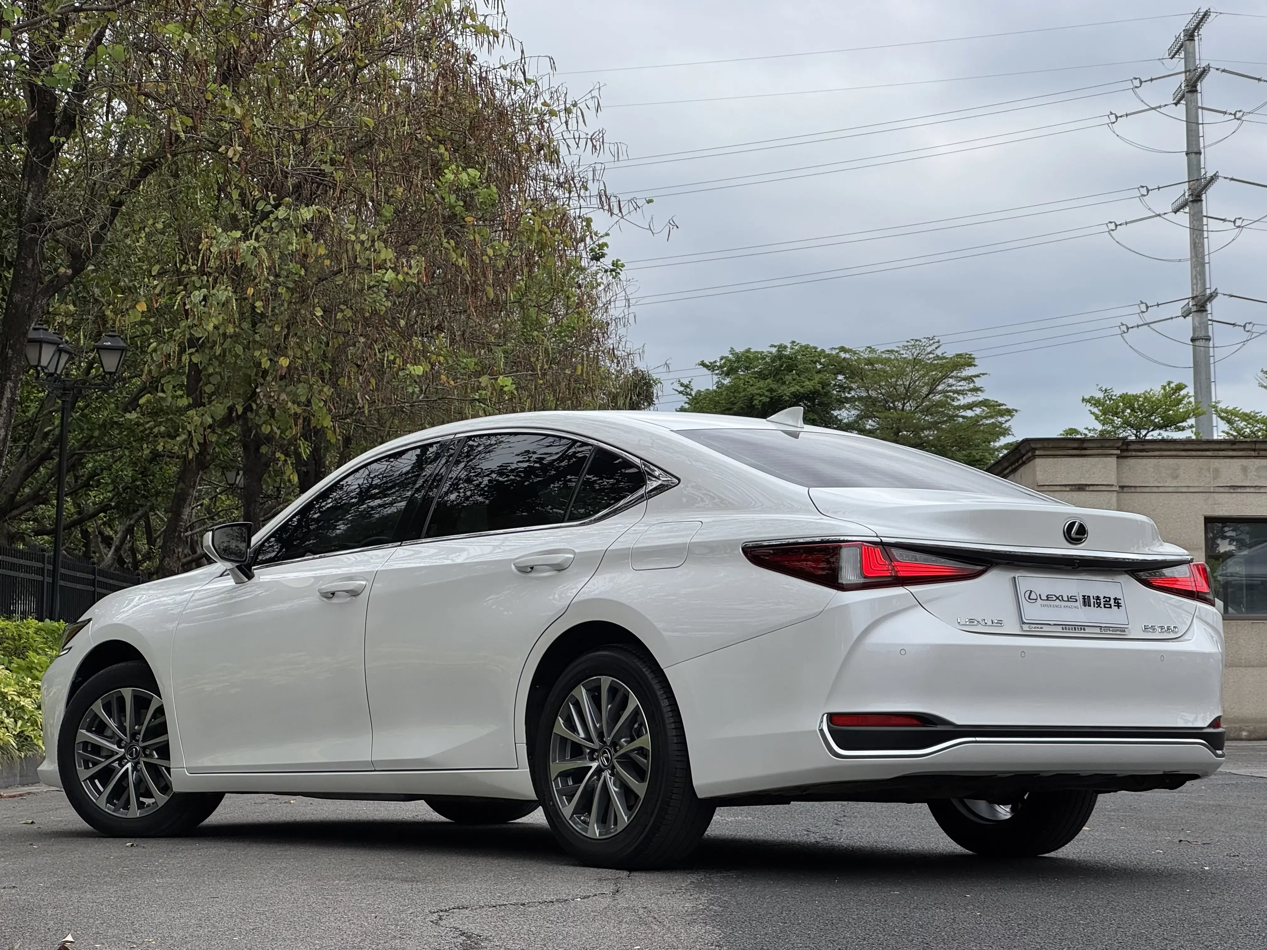 Lexus ES