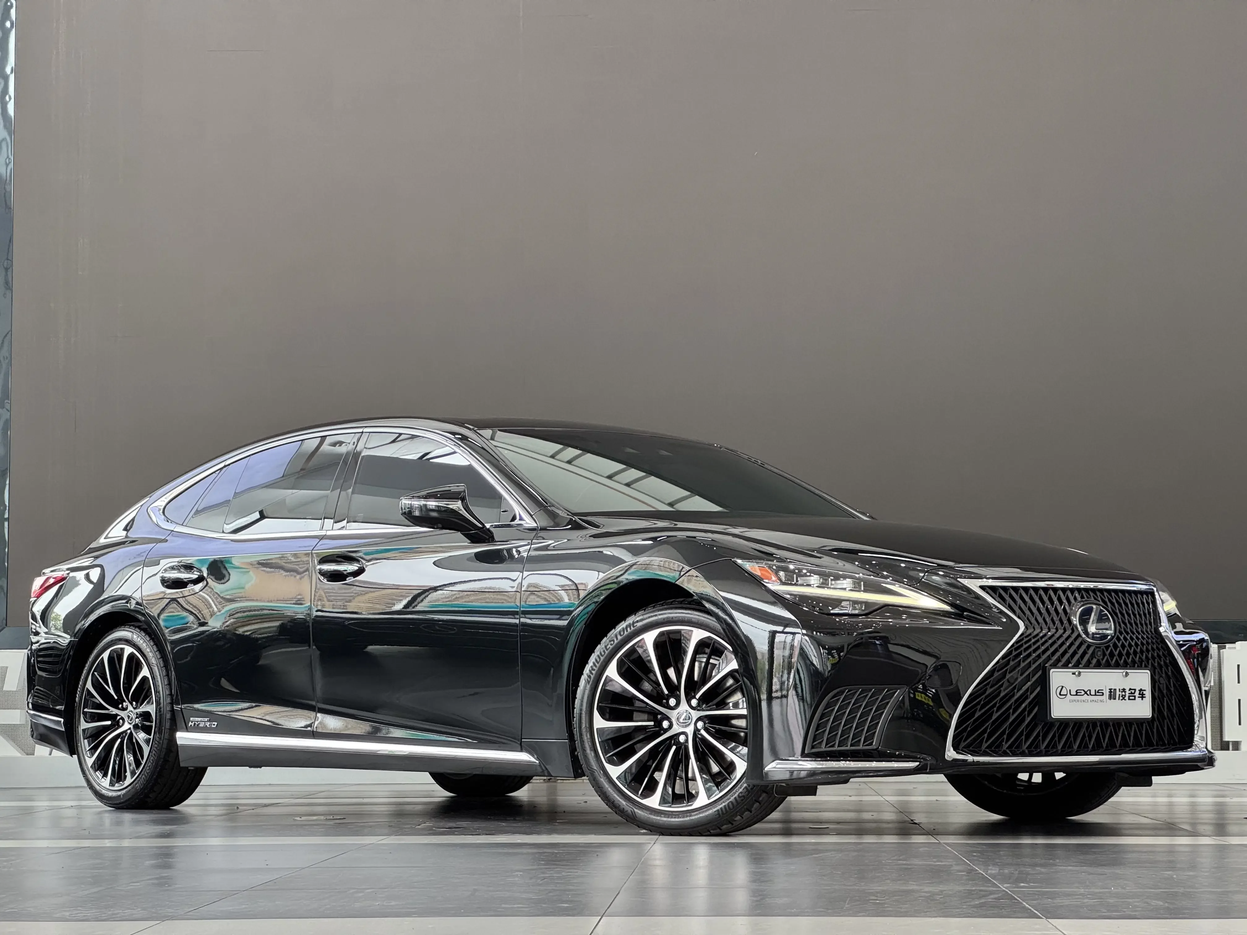 Lexus LS