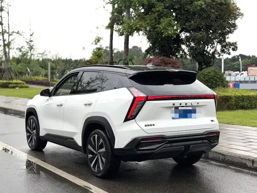 Geely Atlas L