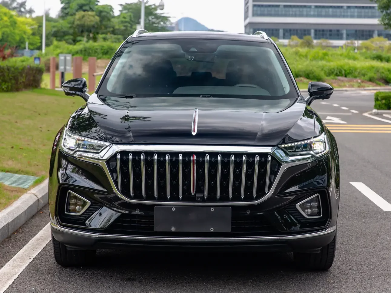 Hongqi HS5