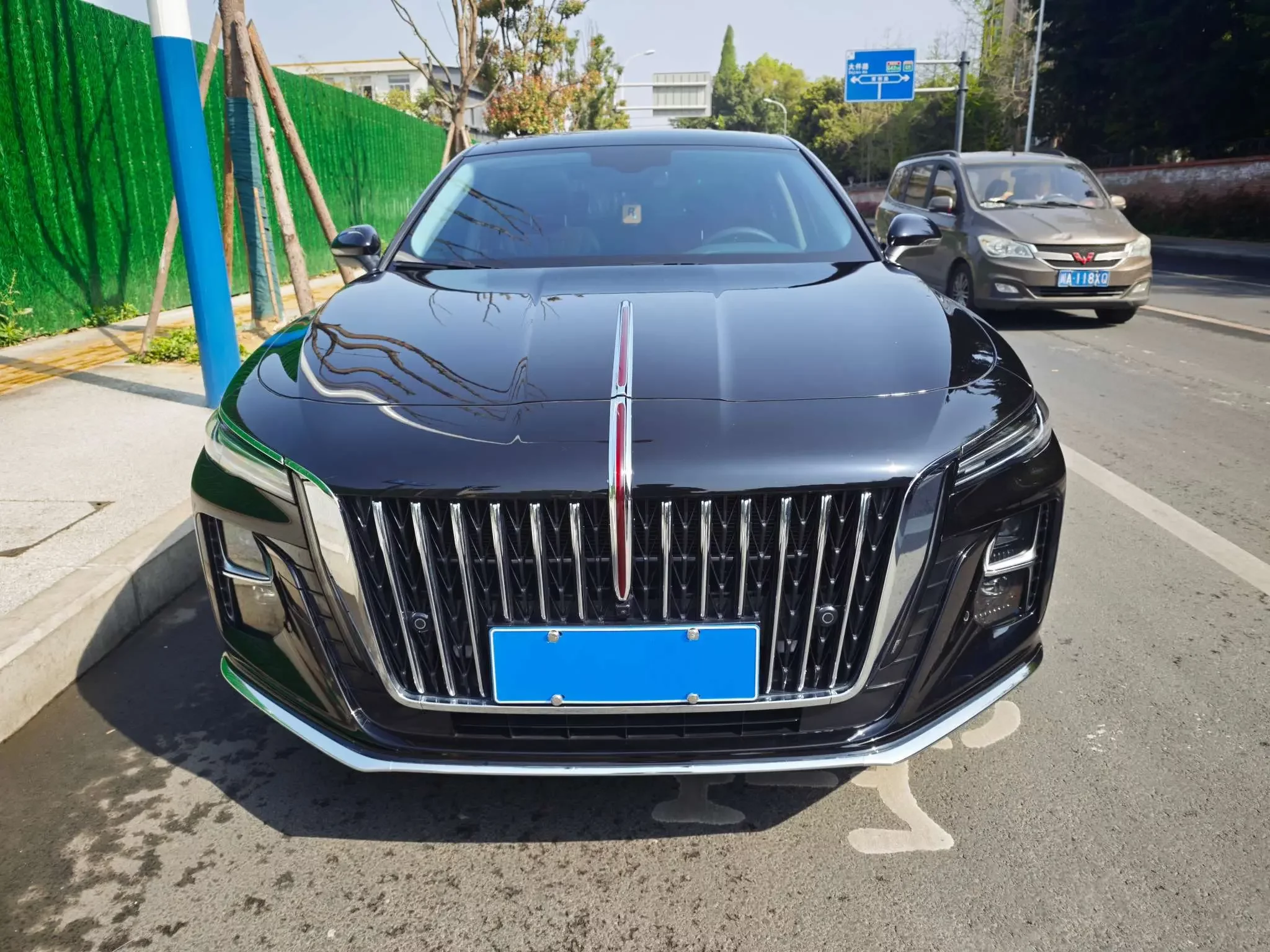 Hongqi H5