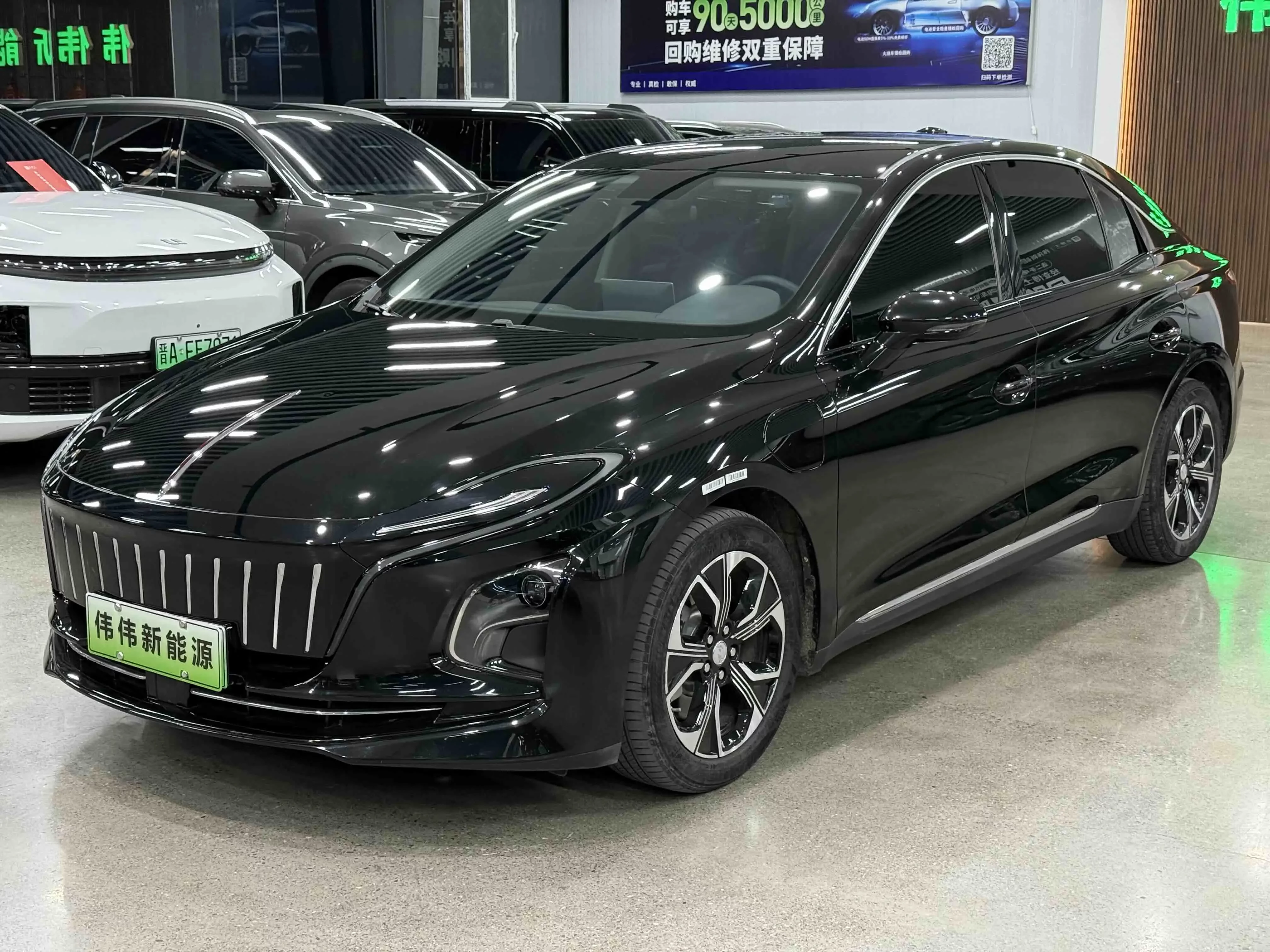 Hongqi E-QM5