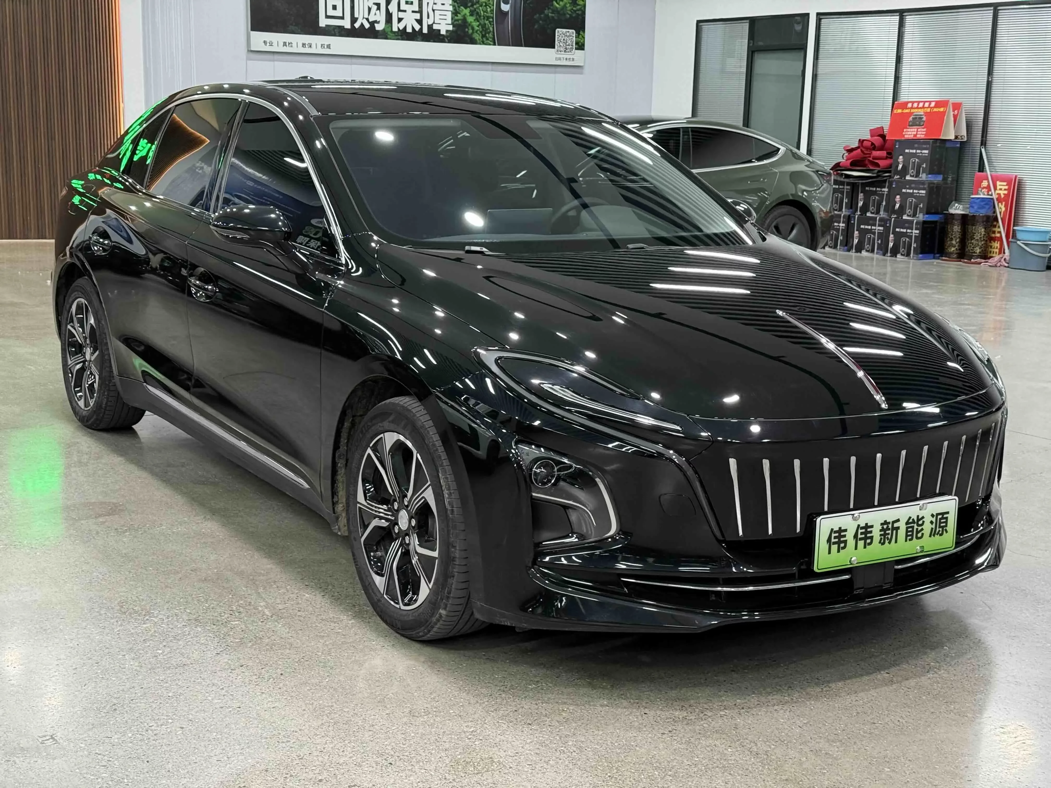 Hongqi E-QM5