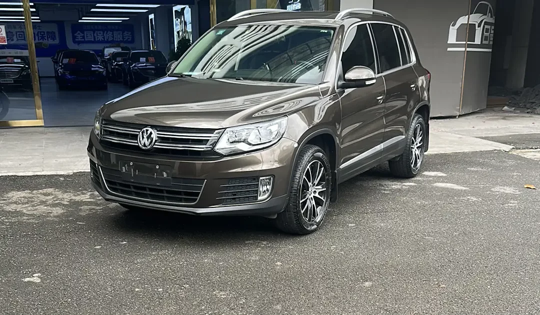 Volkswagen Tiguan (Tharu)