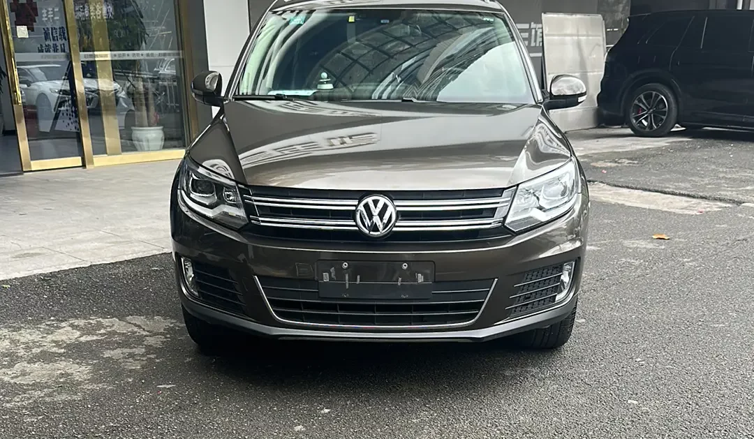 Volkswagen Tiguan (Tharu)