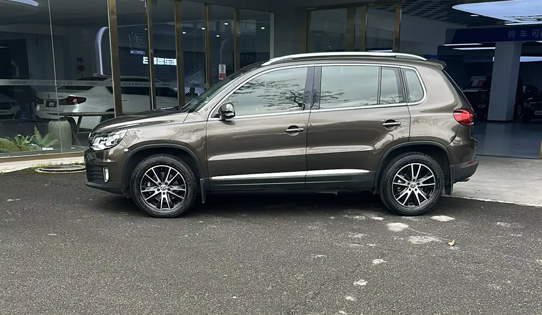 Volkswagen Tiguan (Tharu)
