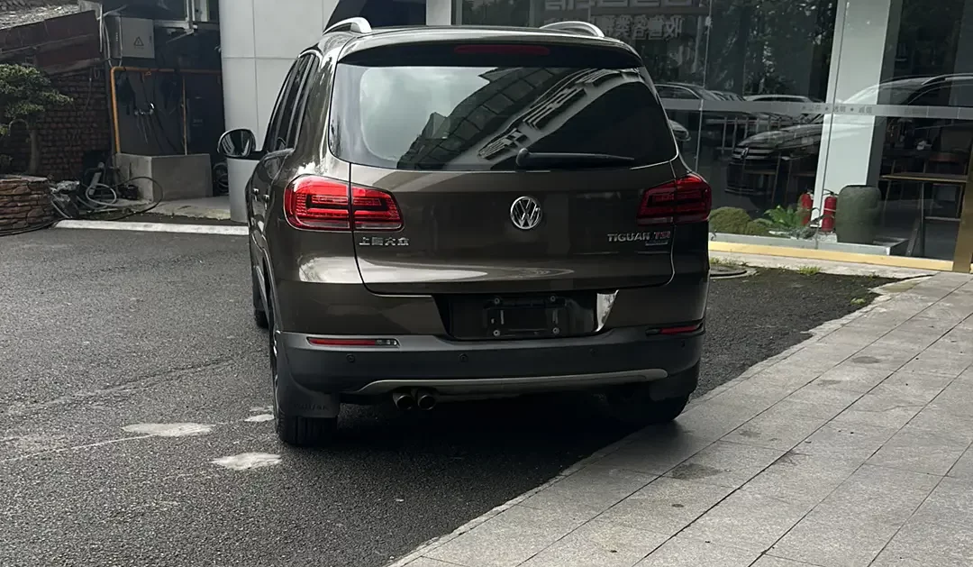 Volkswagen Tiguan (Tharu)