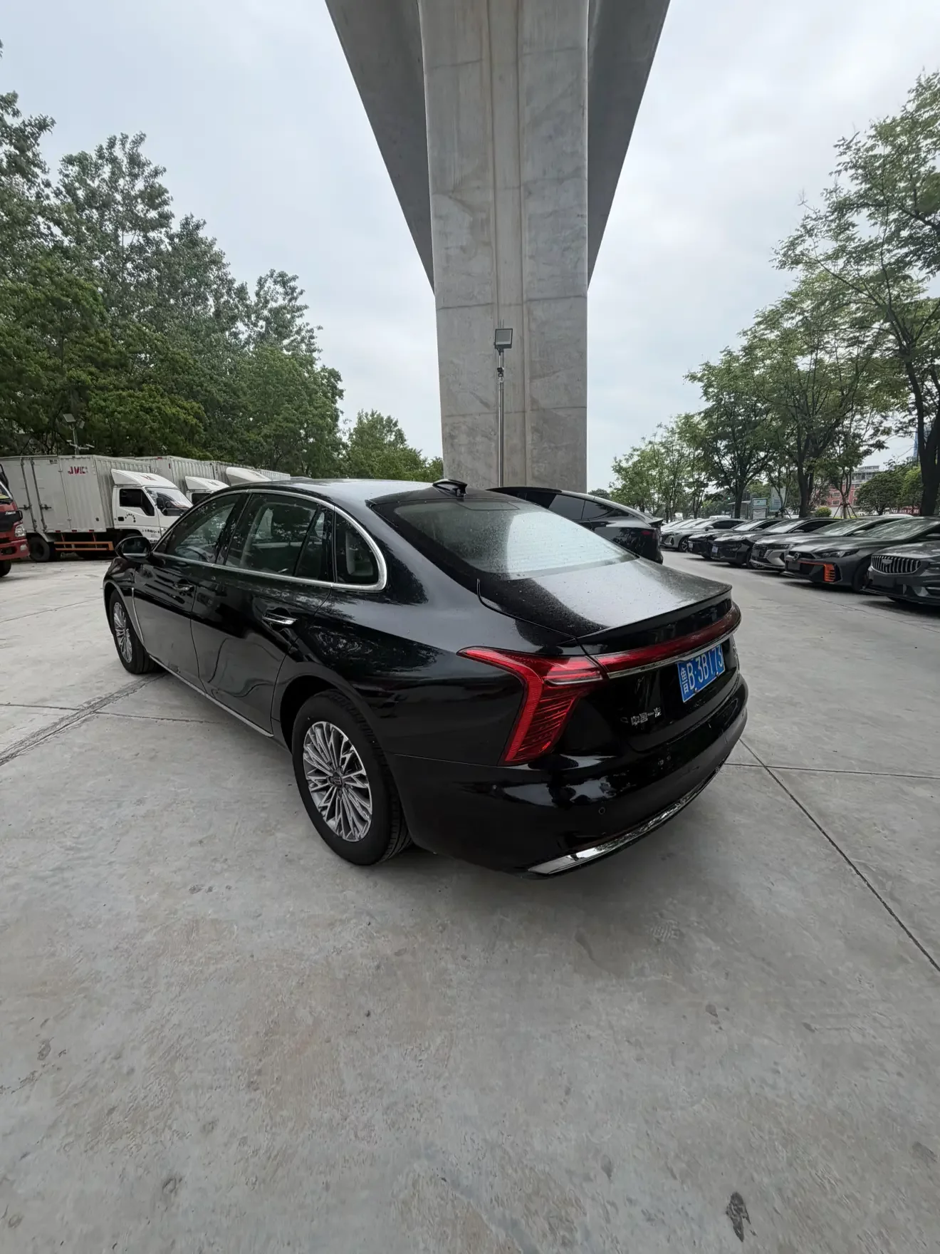 Hongqi H5