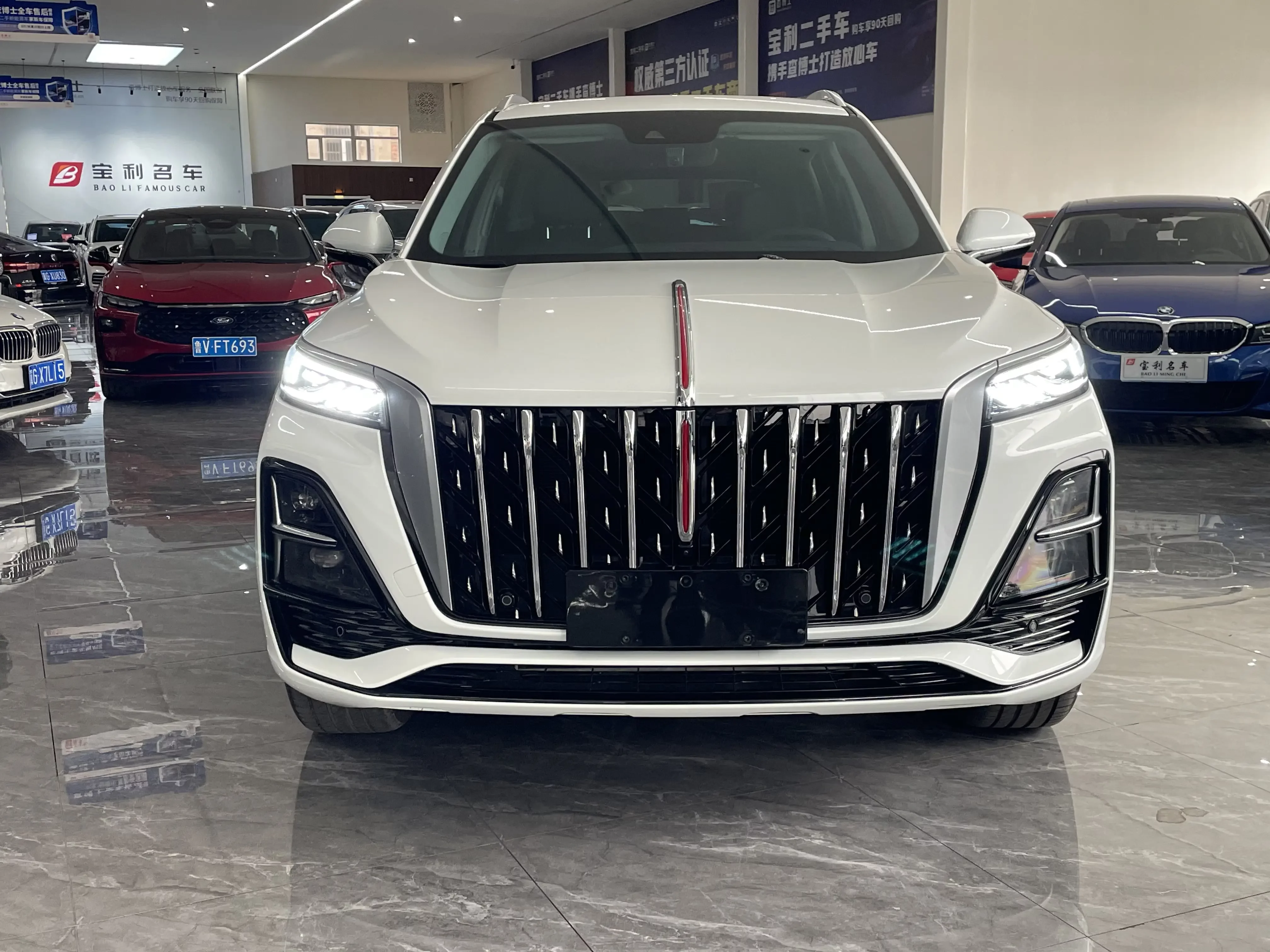 Hongqi HS5