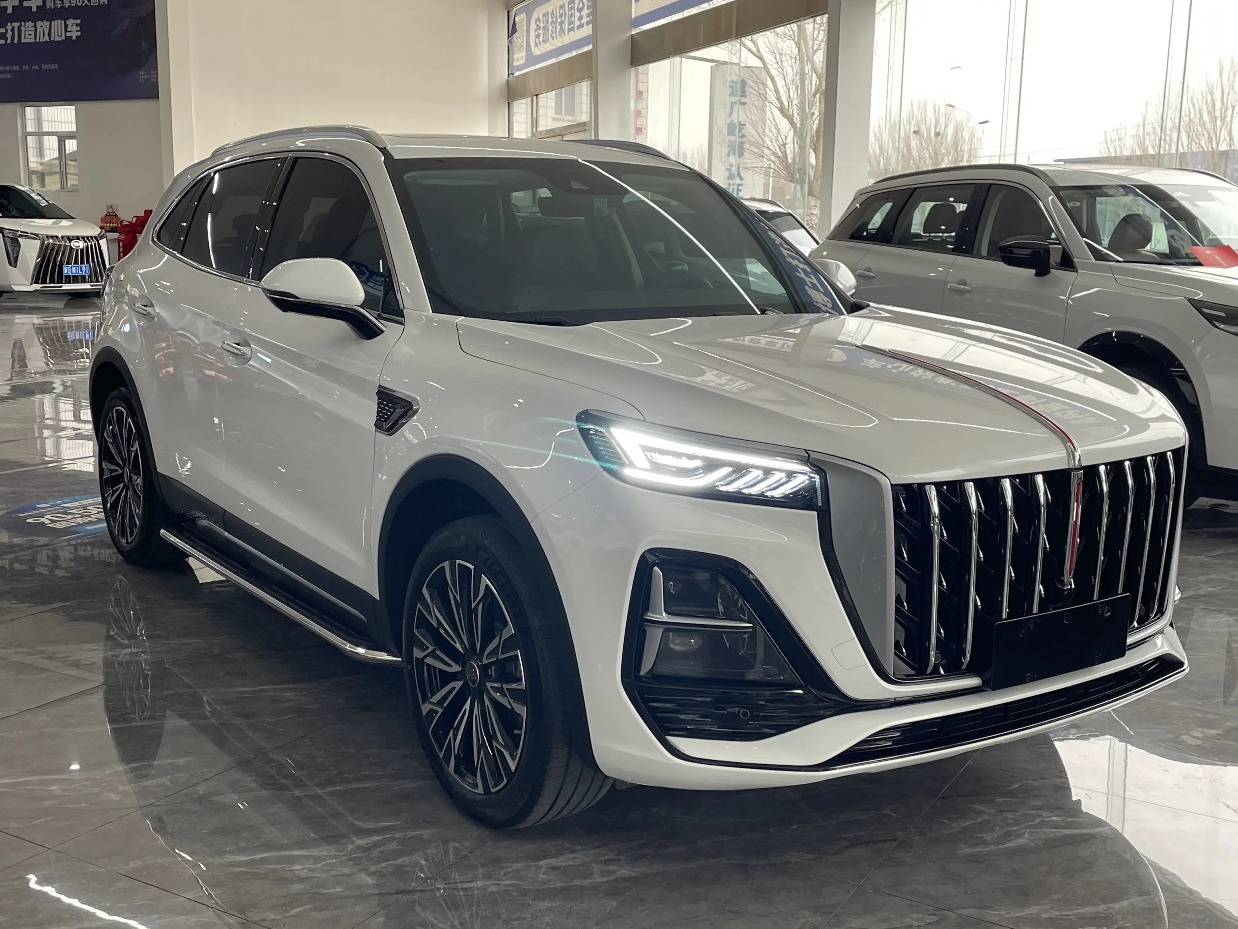 Hongqi HS5