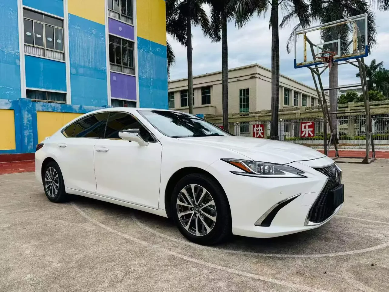 Lexus ES