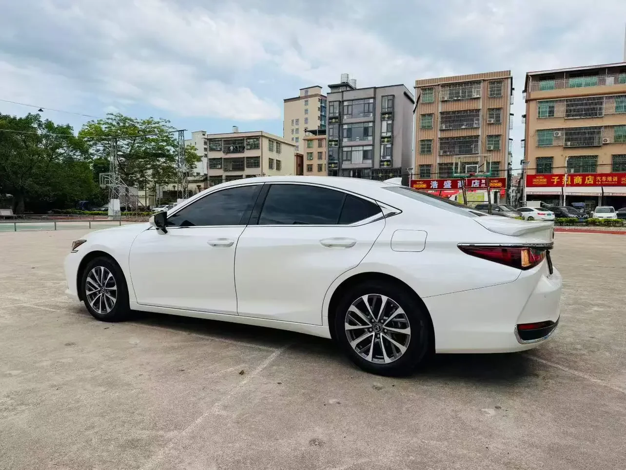 Lexus ES