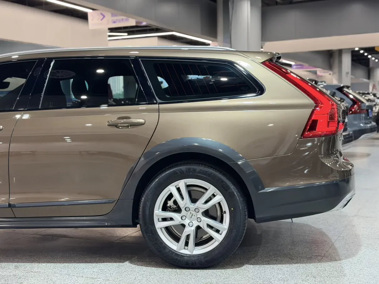 Volvo V90