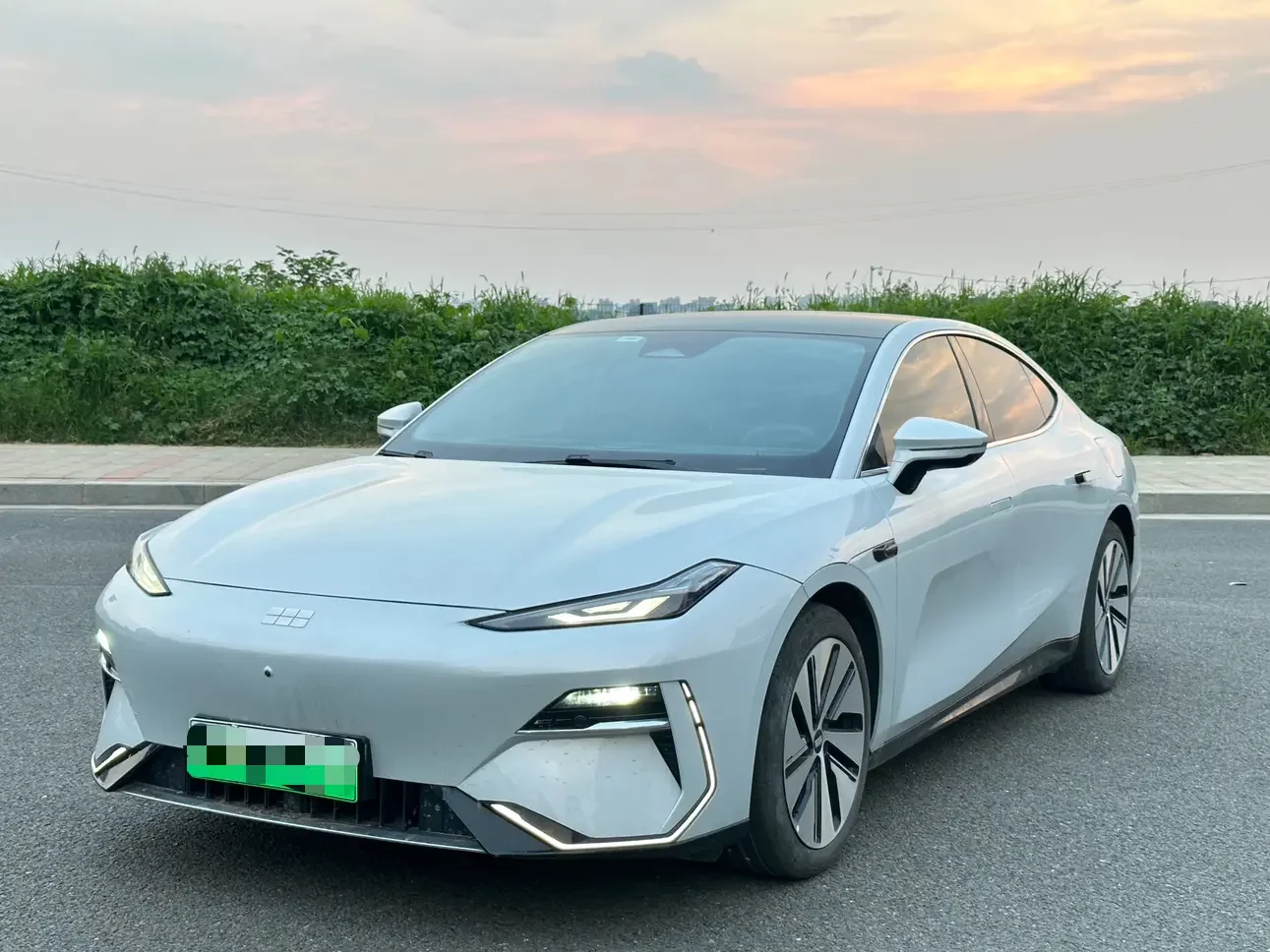 Geely Galaxy E8