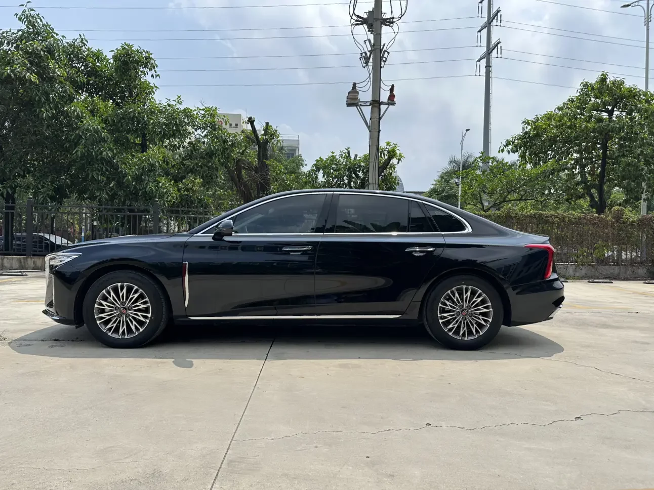 Hongqi H5