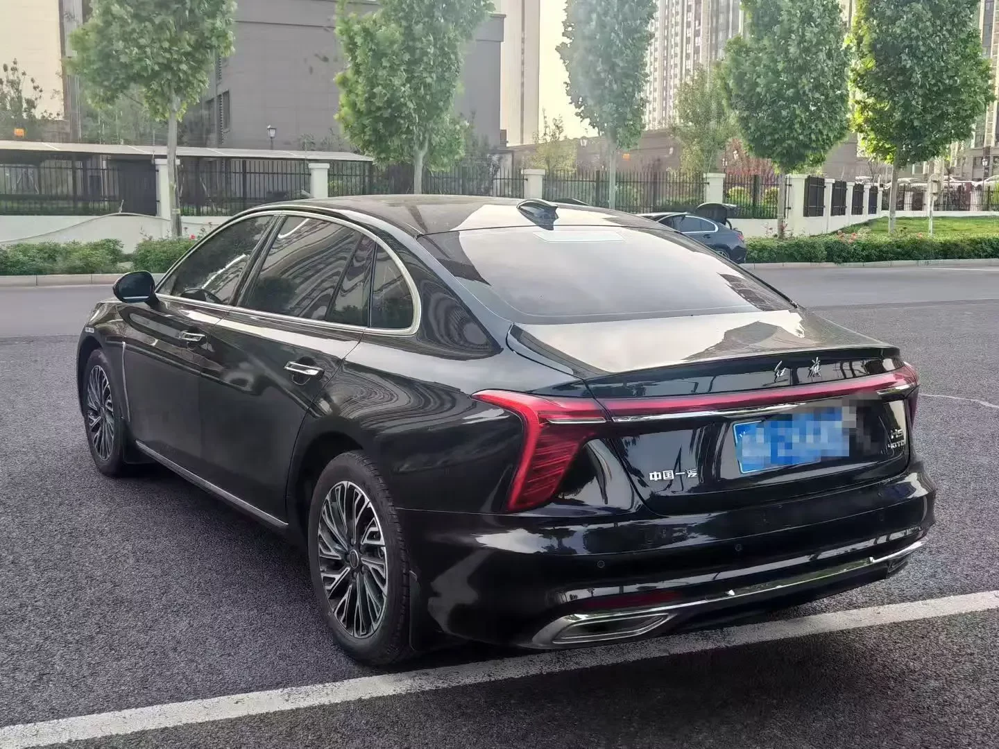 Hongqi H5