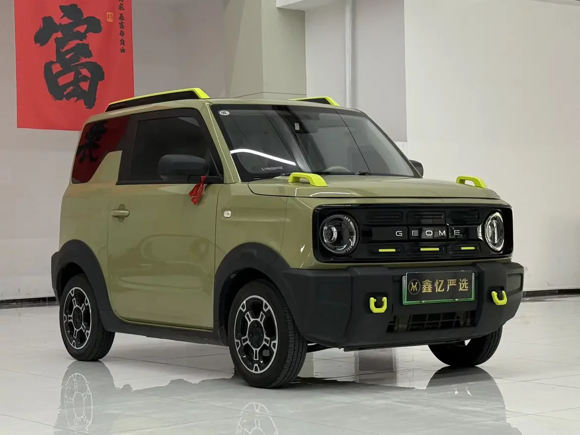 Geely panda