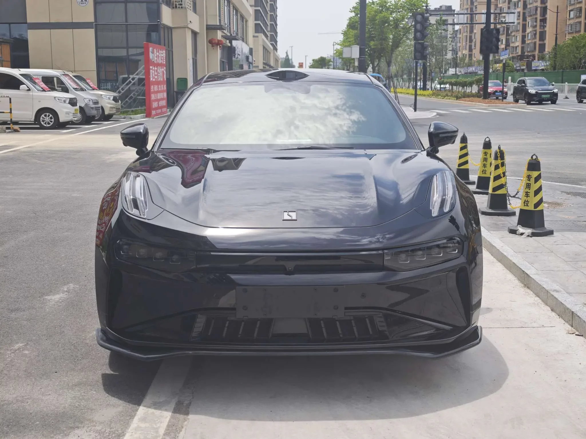 ZEEKR 001