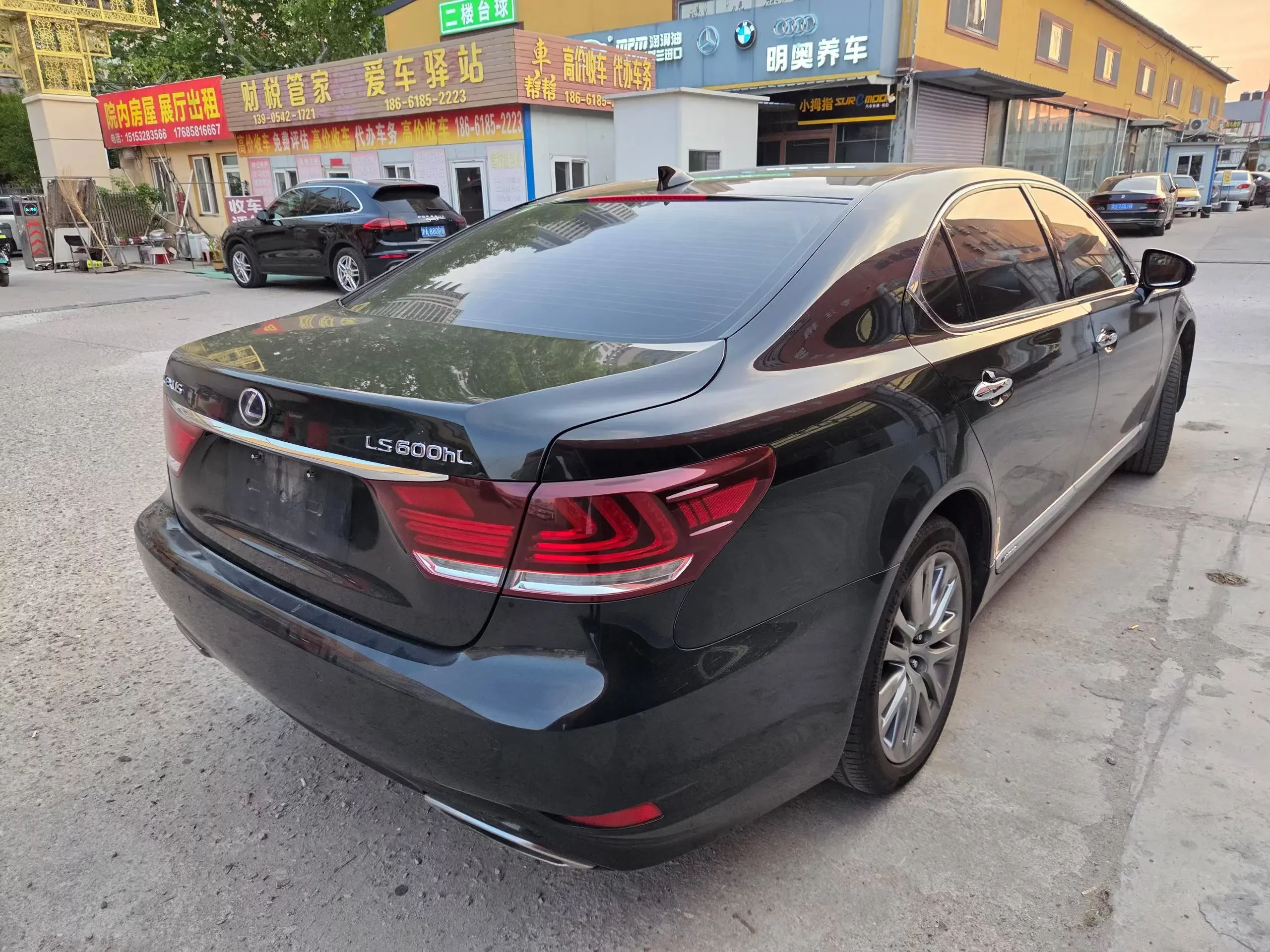 Lexus LS