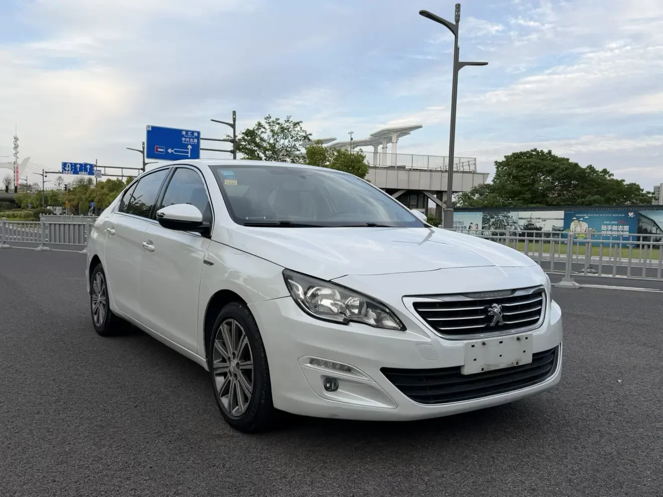 Peugeot 408
