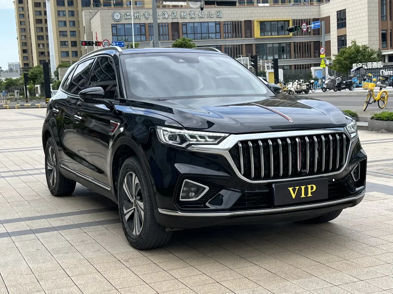 Hongqi HS5