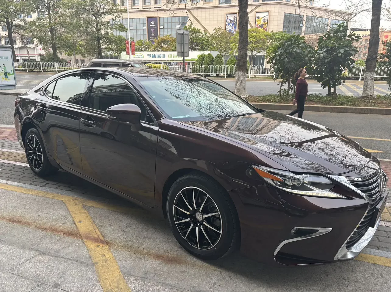 Lexus ES